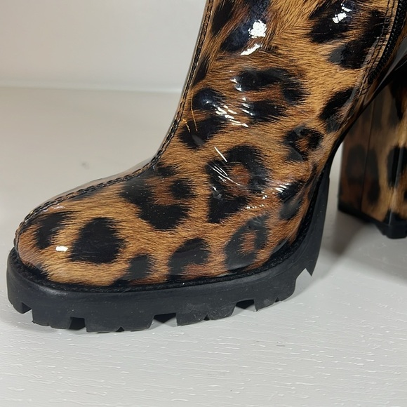 Schutz Nandy Patent Leopard Lug SolePlatform Booties Size 10B - Picture 4 of 7